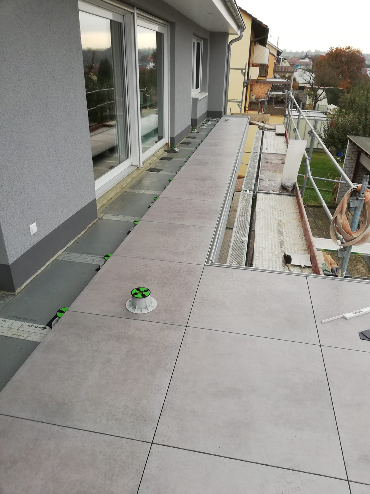 Terrassenplatten auf Stelzlager